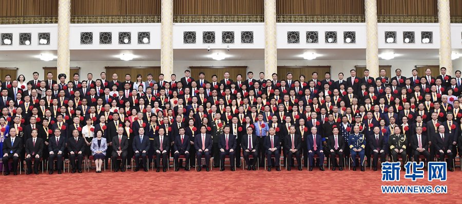 庆祝中国共产党成立100周年“七一勋章”颁授仪式在京隆重举行(图8)