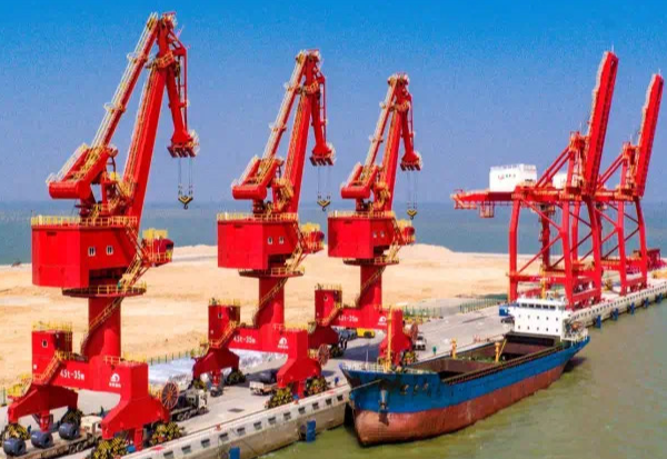 中国海西重机公司签署亚历山大港4台巨型岸桥购买合同(图1)
